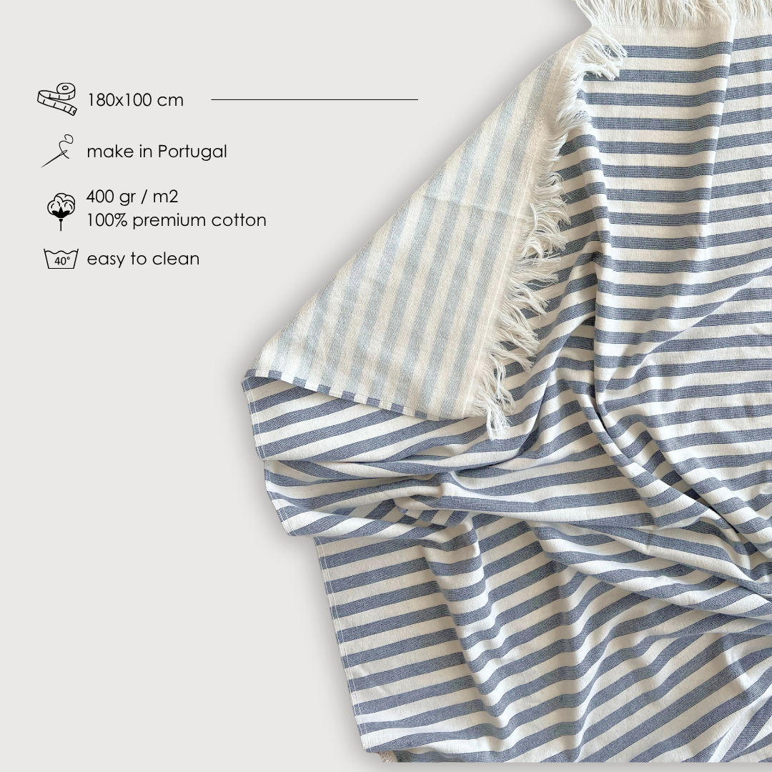 Klassieke Blauw Gestreepte Activiteit & Strandlaken - byAlex BomGosto Collectie