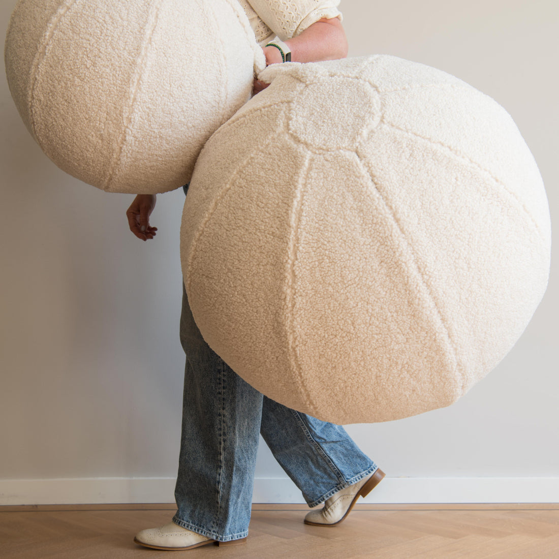 65 cm sitting ball in teddy fabric, extremely soft and comfortable