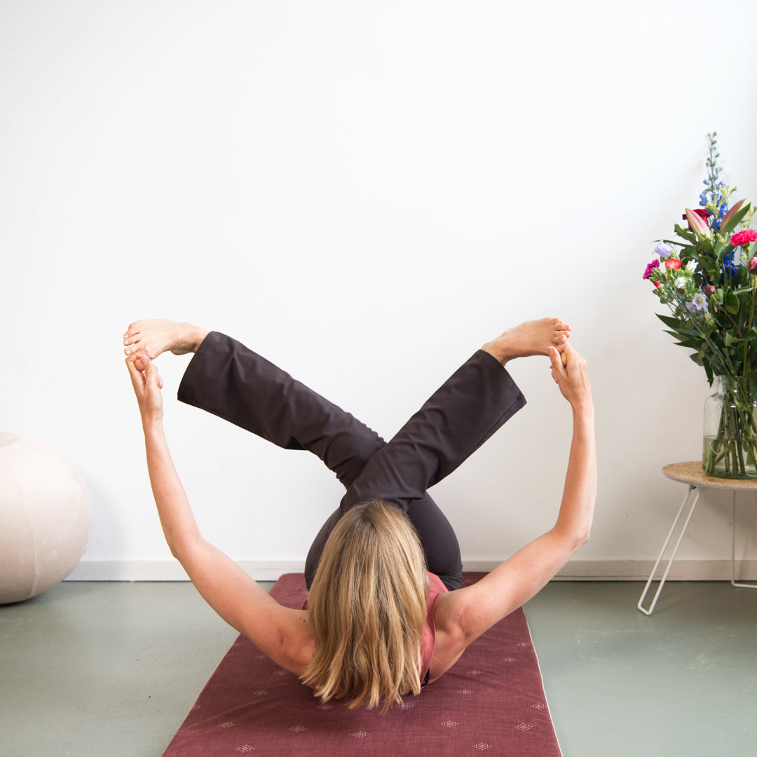 Red pattern yoga mat 