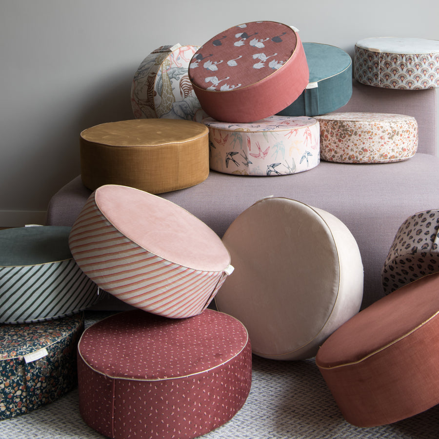 velours poufs